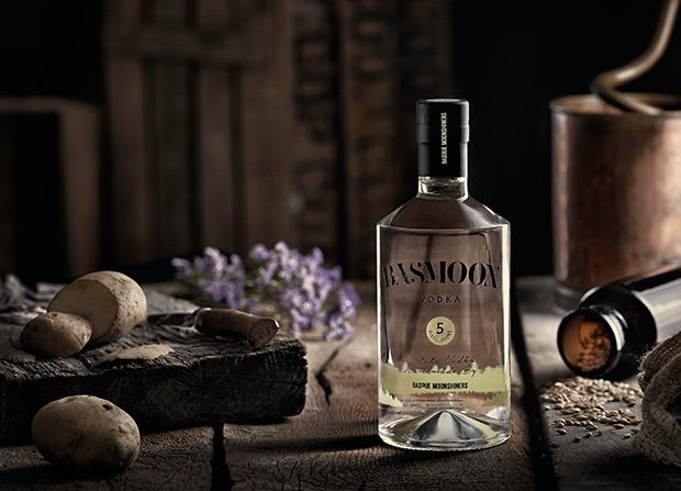 ‘Basmoon’, el vodka (hipster) de patata alavesa