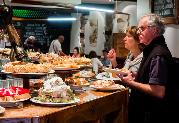 Guía para ir de pintxos por San Sebastián como un auténtico donostiarra