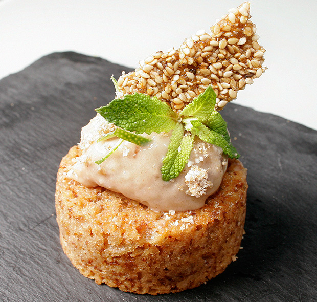 Receta vegana: bizcocho de lima y coco con helado de plátano