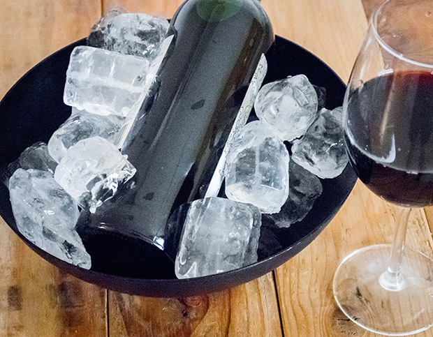 ¿El vino tinto a temperatura ambiente? De eso nada, y menos en verano