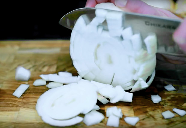 ¿Por qué se llora al cortar cebolla? (Y cómo intentar evitarlo)