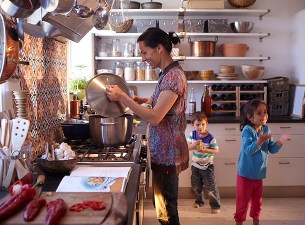 ¿Está acabando el exceso de deberes de los niños con las cenas familiares?