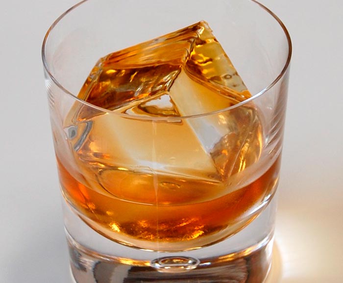 Hielo de lujo a 5 euros el cubito