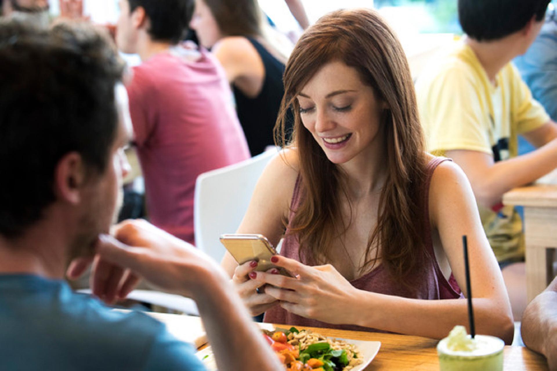 Google y tu móvil saben lo que tienes que pedir en el restaurante