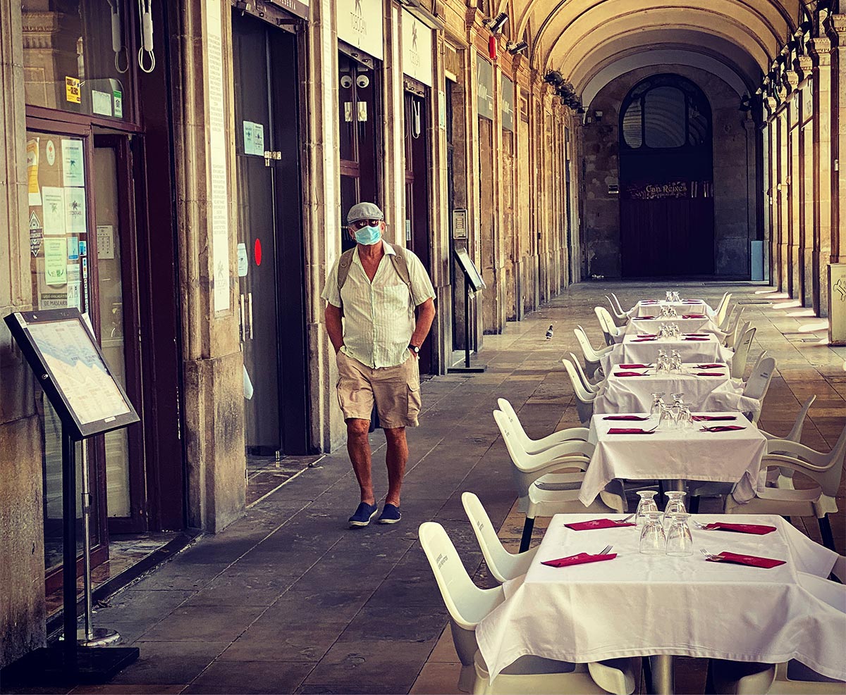 Bares y restaurantes de zonas turísticas quieren recuperar al cliente local. Pero parece demasiado tarde