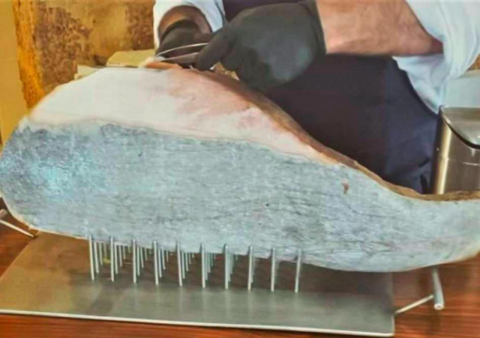 El jamón ahora también viene del mar. Así es el «jamón marino» de Ángel León