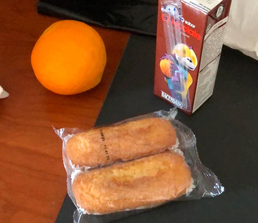 El desayuno de los jóvenes aislados en hoteles de Mallorca: lamentable (pero mejor que muchos hospitales)