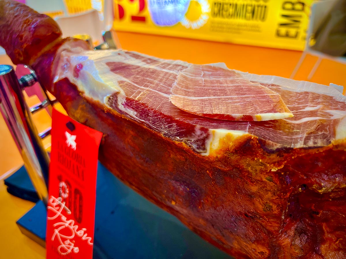 Jamón rojo o pimentonado: la forma tradicional de elaborarlo en La Rioja que esta marca mantiene desde hace más de un siglo