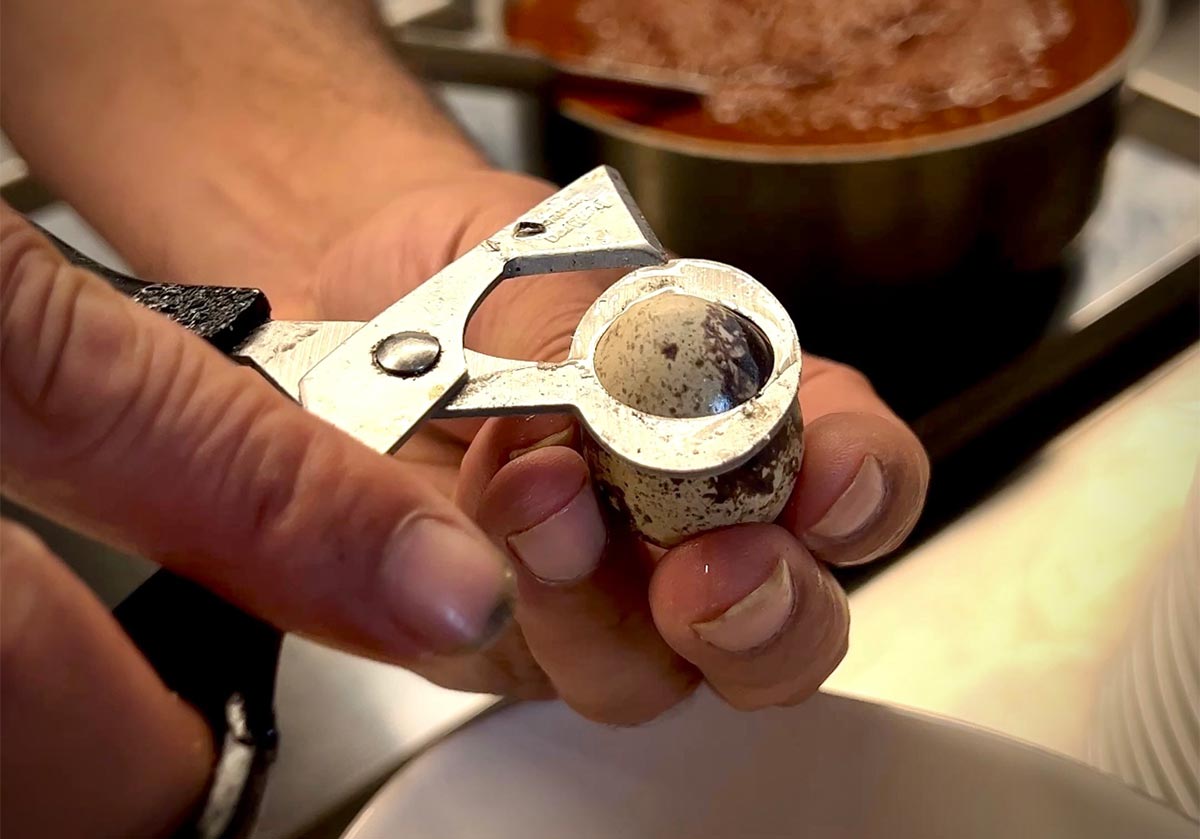 El abridor de huevos de codorniz que no sabíamos que existía (y que ahora necesitamos)