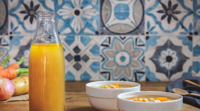 Receta de caldo de pollo casero (y algunos trucos para que quede perfecto)