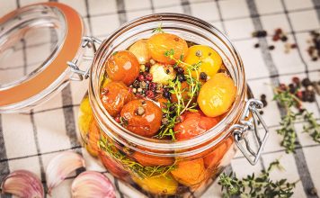 Tomates confitados en casa: una receta fácil y buenísima para animar tus platos