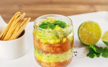 Tartar de aguacate y salmón, el mejor entrante para las cenas de este verano Image