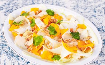 ¿Las ensaladas te aburren? Prueba este carpaccio de calabacín, mango y parmesano