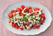 Ensalada de sandía, queso feta y menta: receta fácil para rematar lo que queda de verano