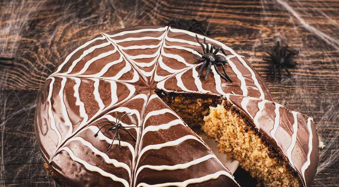Receta de Halloween: bizcocho telaraña de castañas y chocolate