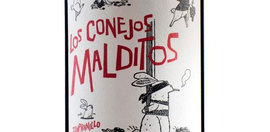 «Los conejos malditos», ¿cómo acabó un vino de Toledo de menos de 10 euros en una escena de «Una batalla tras otra»?